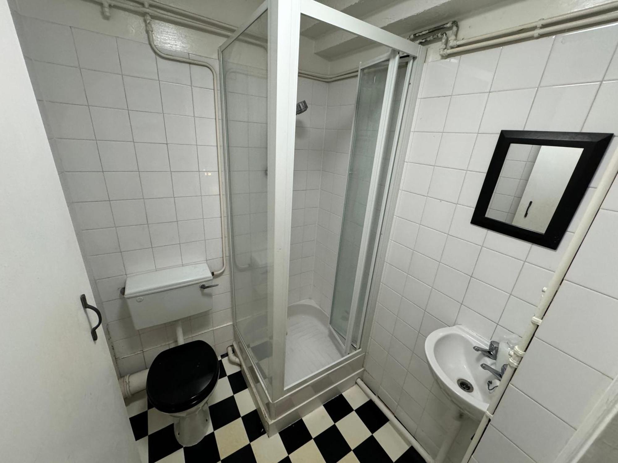 Apartment With Private Bathroom - Close To The & Station *