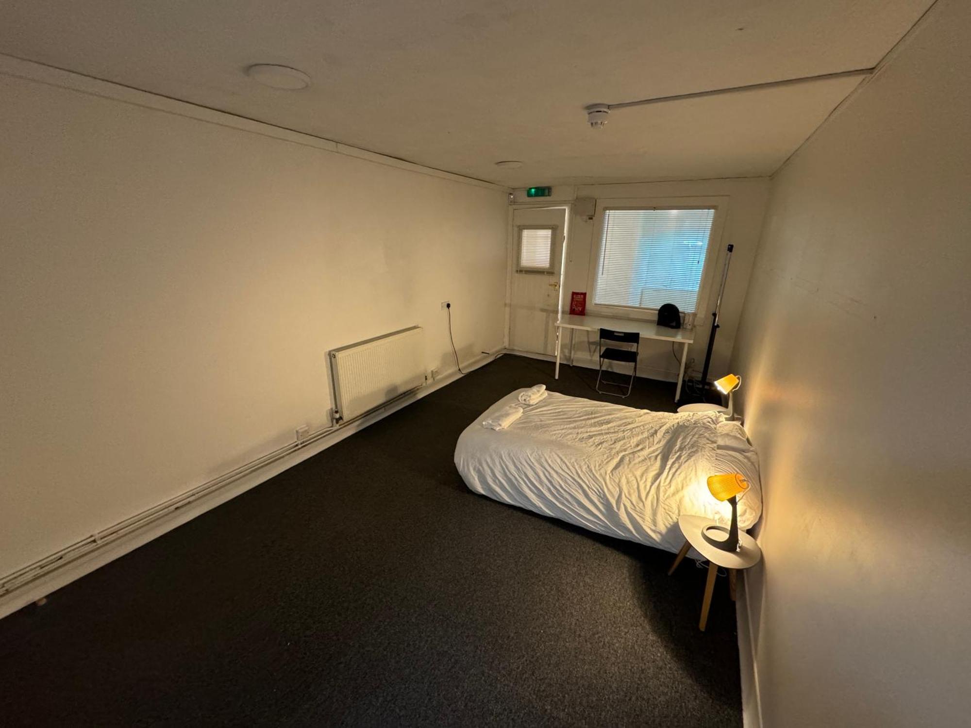 Apartment With Private Bathroom - Close To The & Station